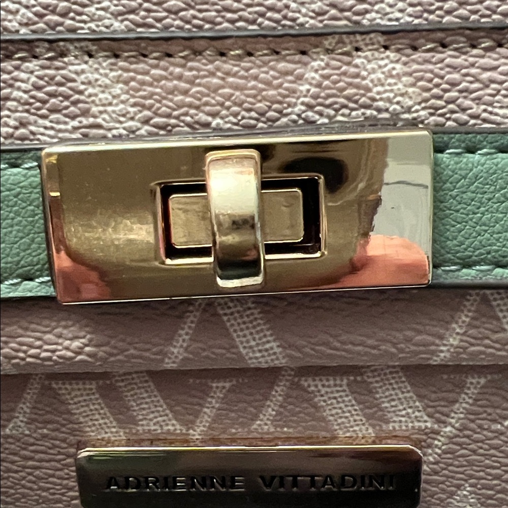 ADRIENNE VITTADINI THE SERAFINA COLLECTION SIGNATURE FLAP NWT Retails$190 - Picture 3 of 13